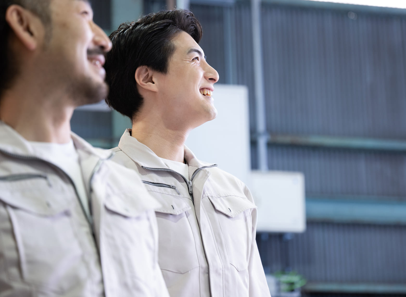 社員が並んでいる様子